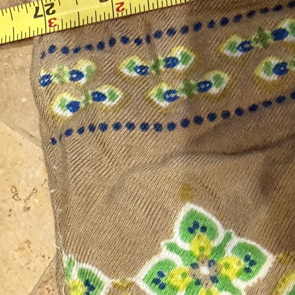 Chic Large Patterned Scarf - Picture 4 of 6